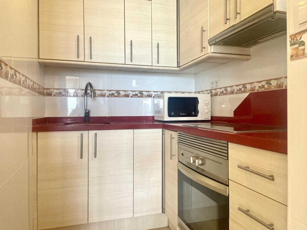 En Primera Linea, Sea Front, Pool & Parking Benidorm