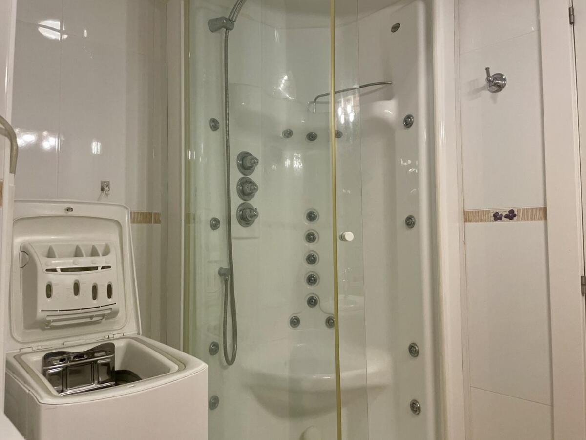 En Primera Linea, Sea Front, Pool & Parking Apartment