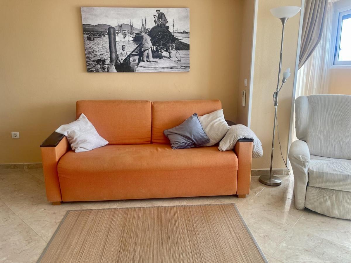 Apartment En Primera Linea, Sea Front, Pool & Parking