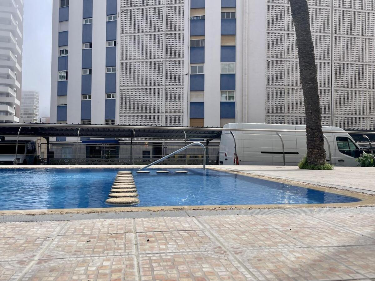 Apartment En Primera Linea, Sea Front, Pool & Parking